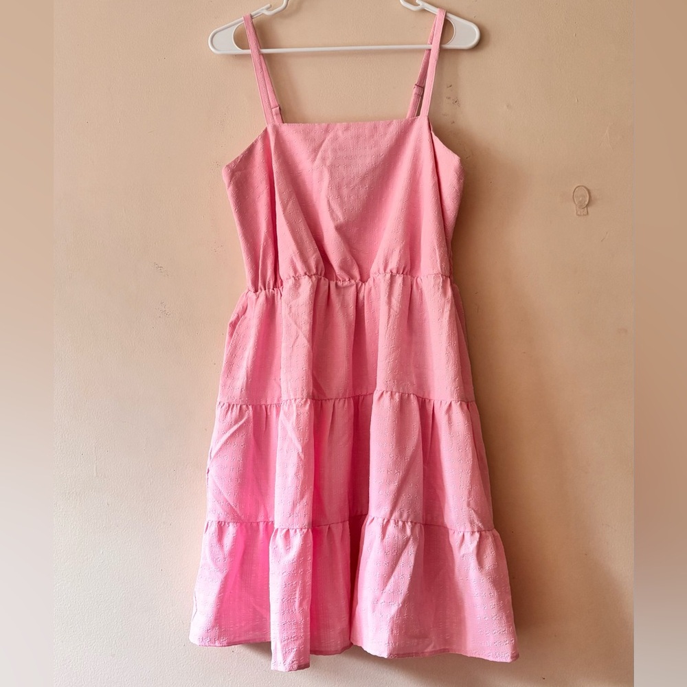 NY & COMPANY PINK SLEEVELESS  TIERED MIDI DRESS . SIZE LARGE .